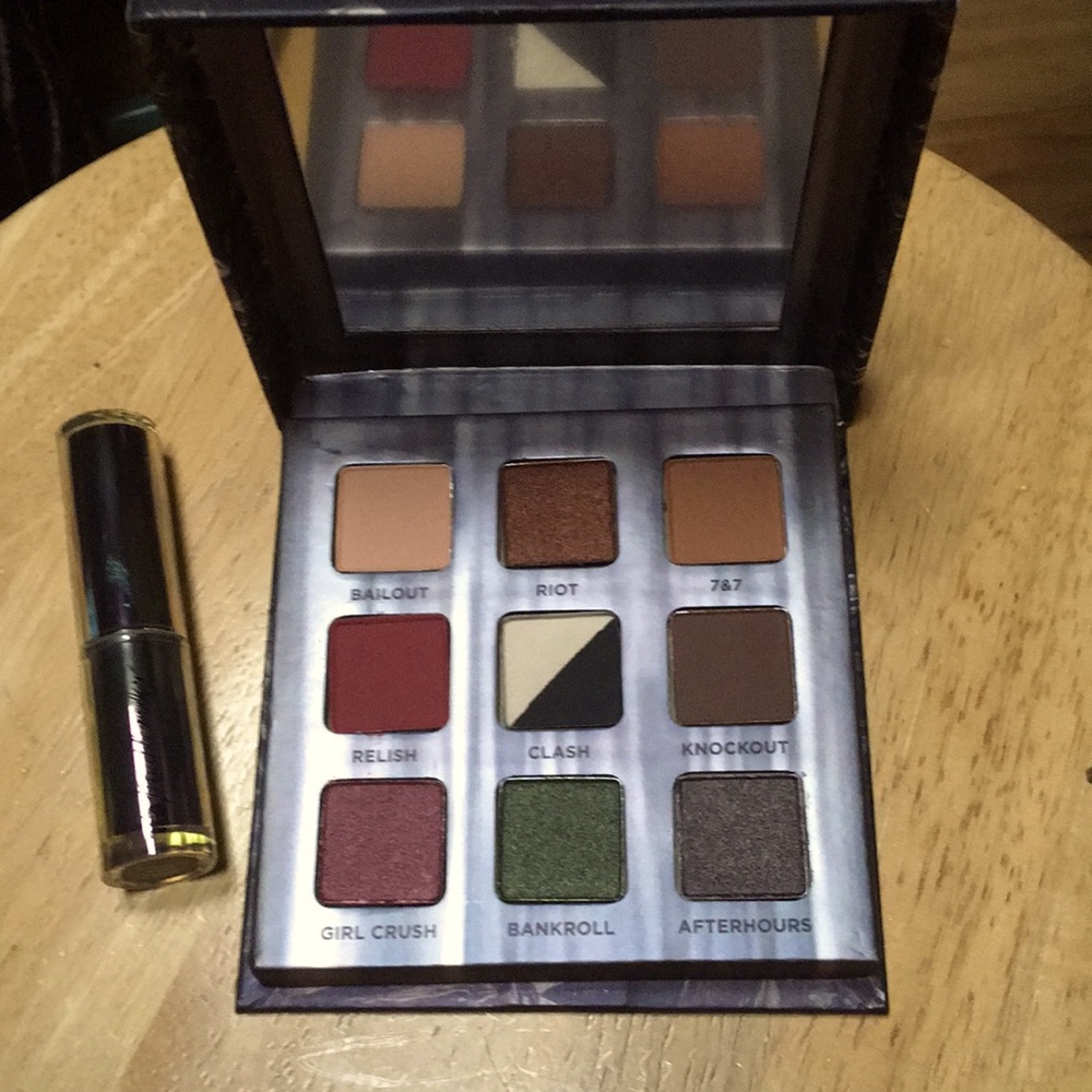 Urban Decay Troublemaker eyeshadow pallet